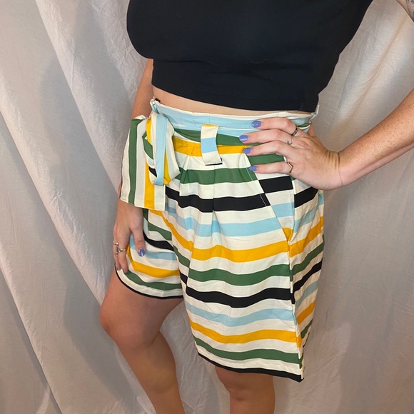 Striped paper bag shorts - Picture 2 of 2